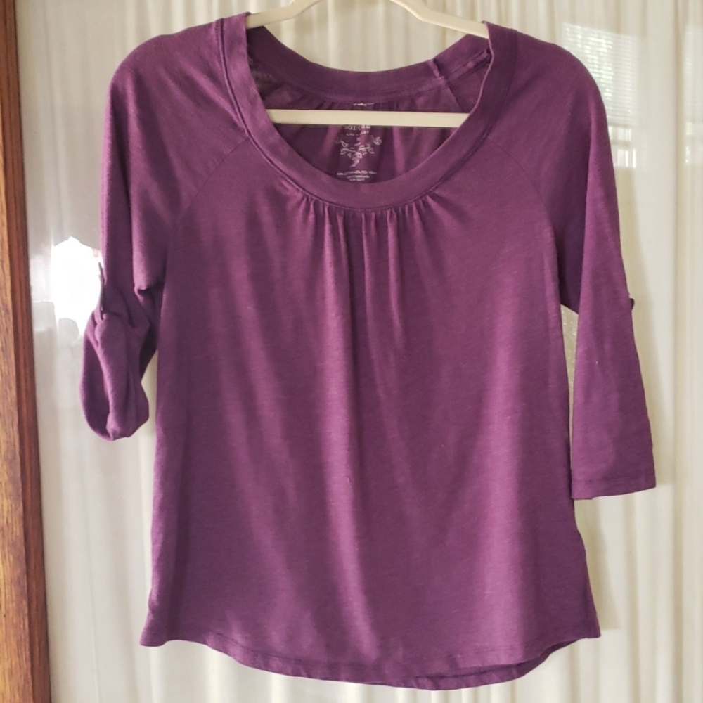 Ladies petite small wine colored 3/4 sleeve top